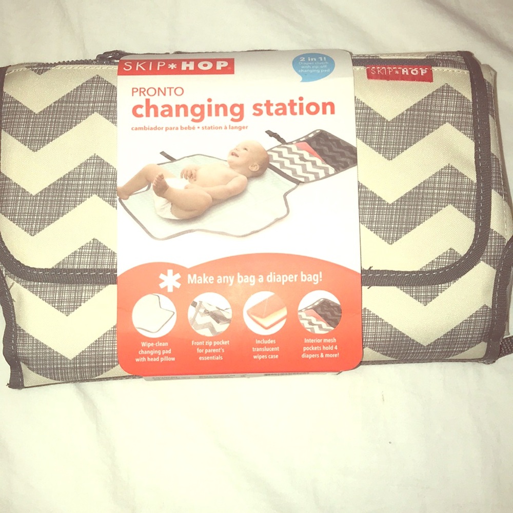 Skip hop changing station